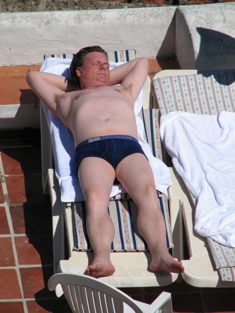 obios_img_6961 Hey man! Heeeeey! I might suggest that it's not a good idea to sunbathe with that complexion. The sun in Portugal is much harsher than your computer monitor back in London!